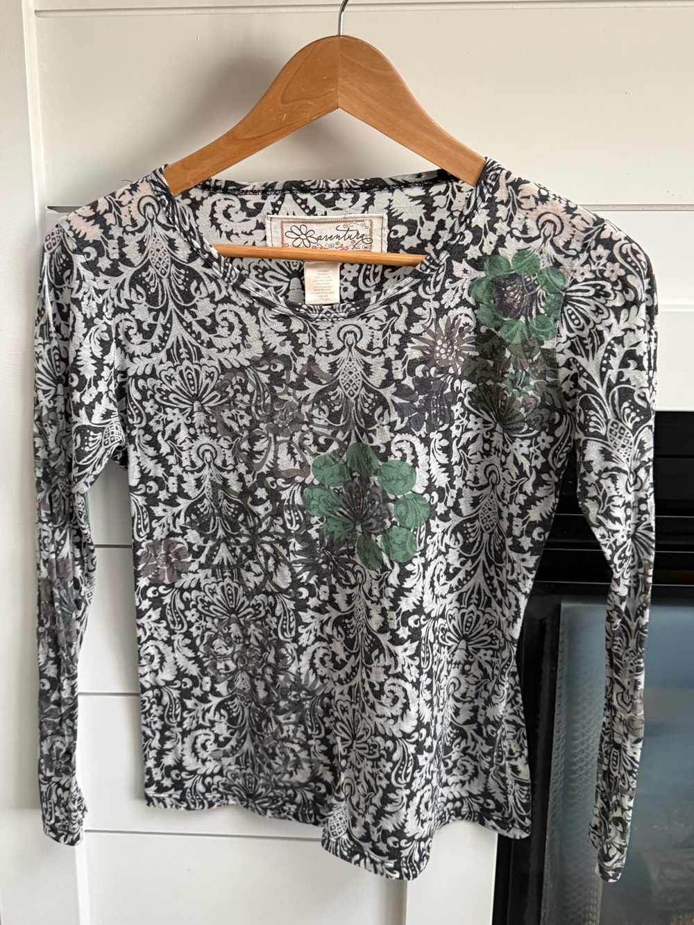 Adventura Y2K black/white transparent layered long sleeve t-shirt size Medium